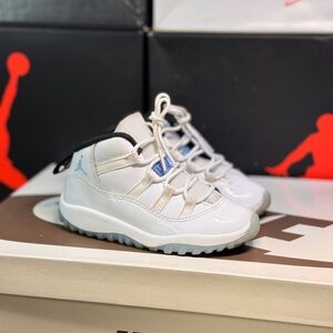 Jordan 11 Legend Blue Size 9C